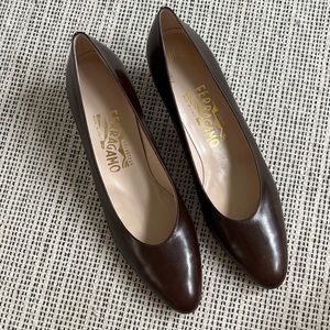FERRAGAMO pumps, brown leather